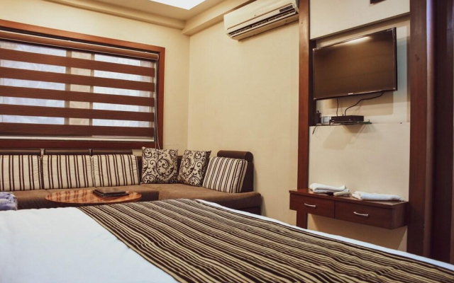 OYO Premium AB Road Bhavarkuan