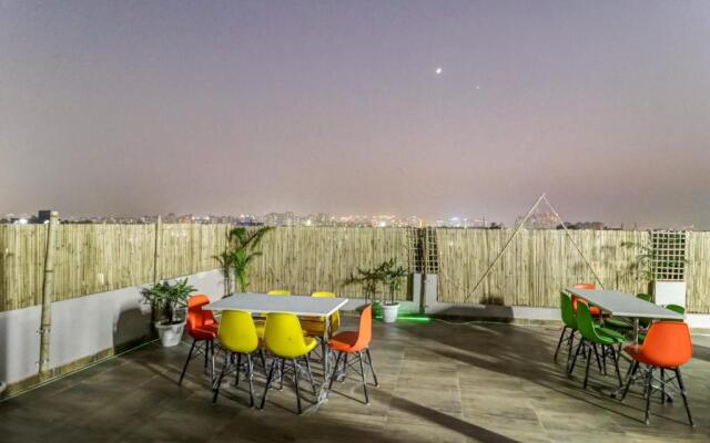 OYO Townhouse 513 Hotel Skylight Near Medanta Hospital