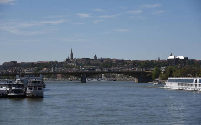 Vogue Apartments Room
