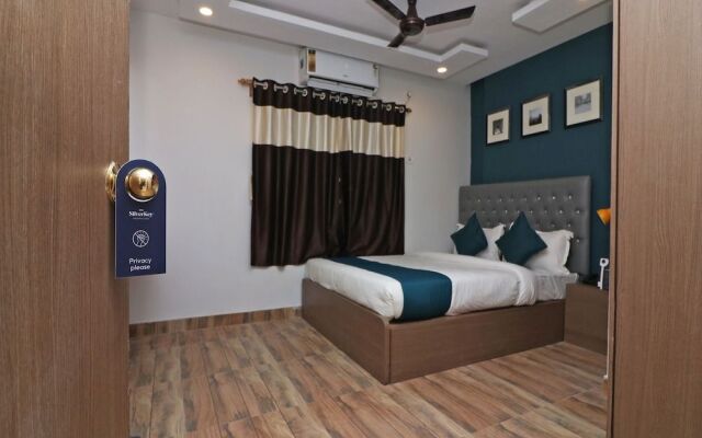 SilverKey Executive Stays 37812 Royal Crown Airport