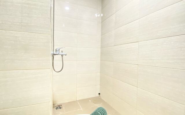 Homey Studio Room At Grand Asia Afrika Apartment