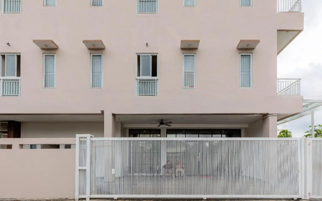 RedDoorz near Taman Palem