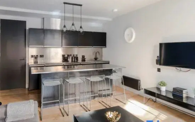 The Acre Abode I - Covent Garden - by Frankie