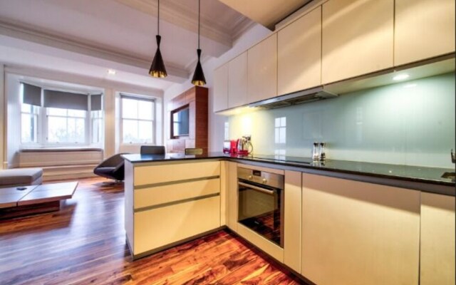 Amazing views! North Bank Street Luxury Apartment