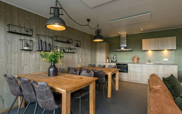 House in Vrouwenpolder near Beach