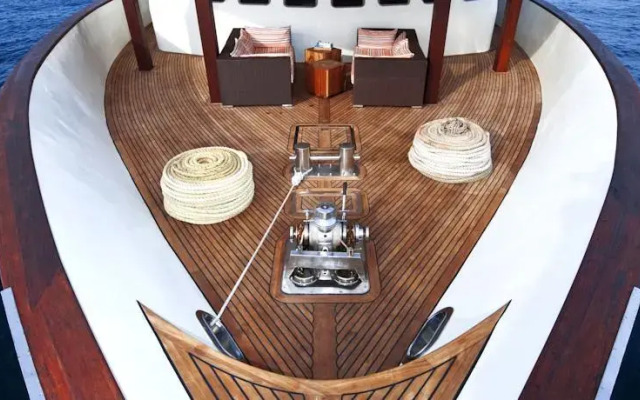 Theia Liveaboard