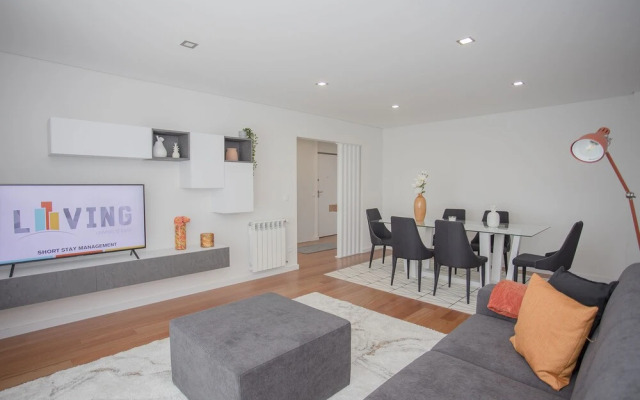 Liiiving - Luxury River View Apartment III