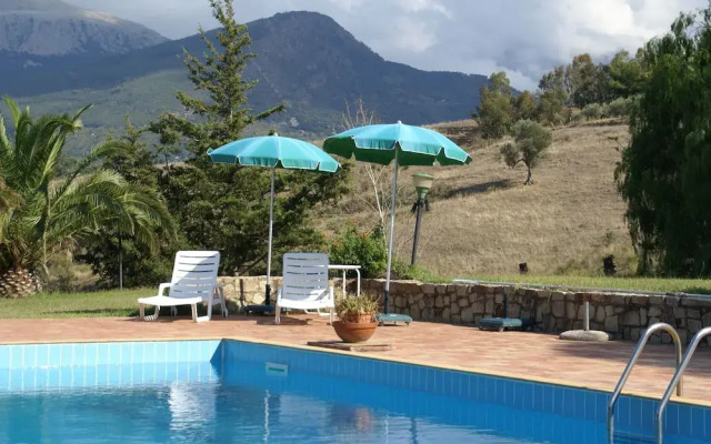 Beautiful Holiday Home Near Collesano With Swimming Pool