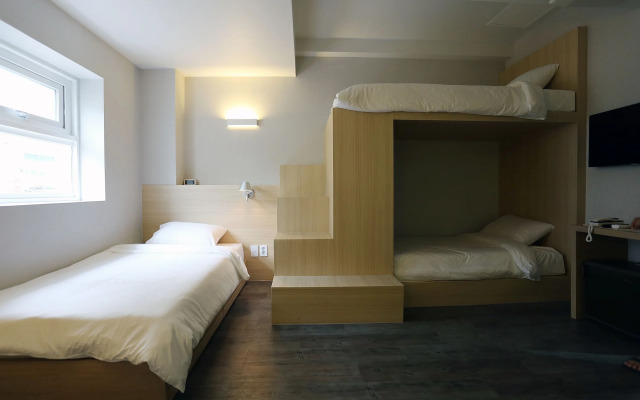 Hotel 8 Hours