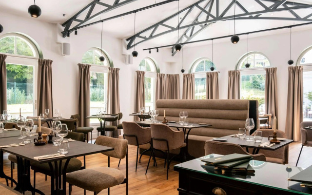 Mercure Maintenon
