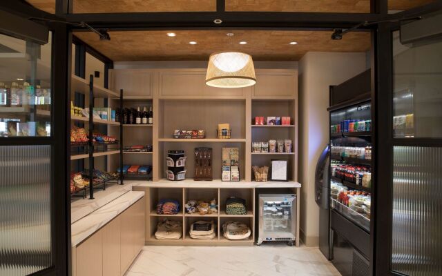 Hilton Santa Monica Hotel & Suites