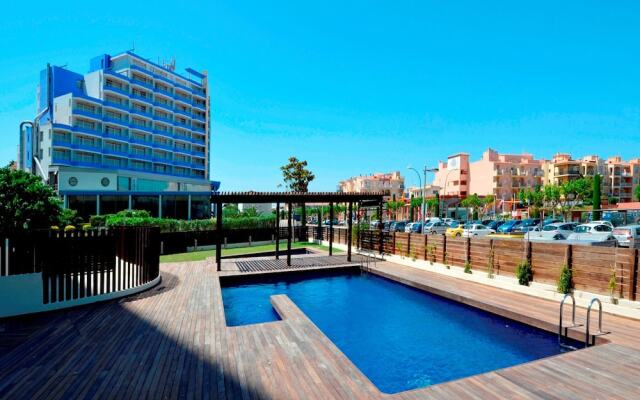 Apartment With 3 Bedrooms, sea Views and Pool