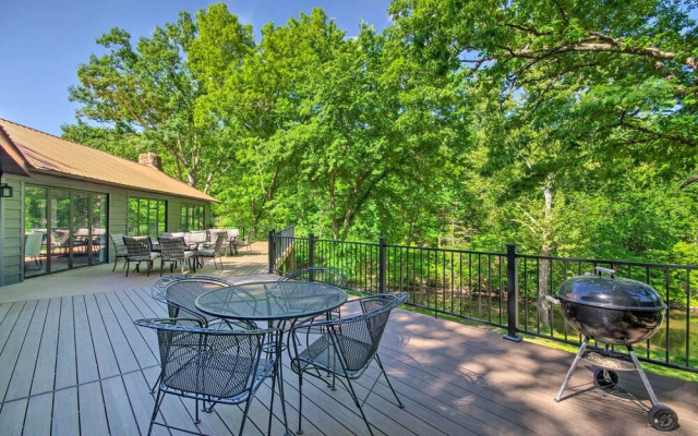 Waterfront Escape: Ozarks Home + Guest House!