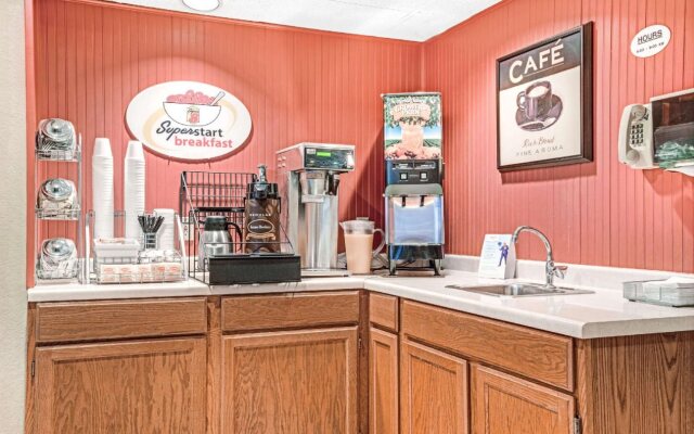 Super 8 by Wyndham Glencoe