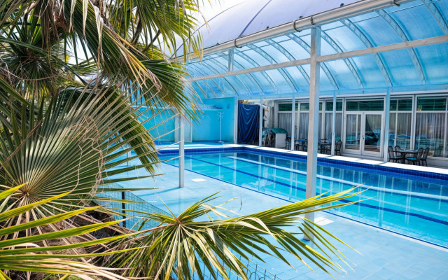 Zelyony Popugay Allama Group Guest House