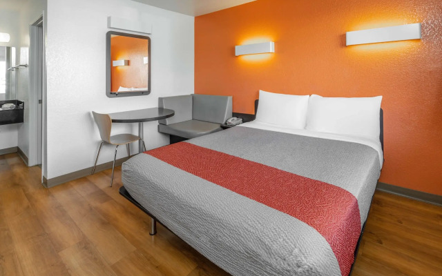 Motel 6 Ventura, CA - Beach