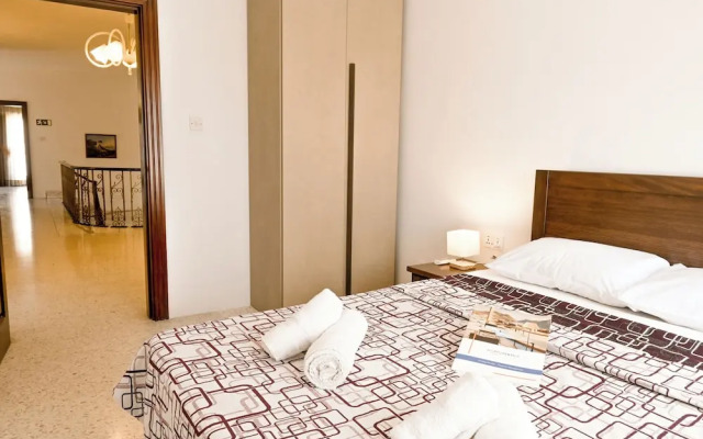 Mediterranea Sunny Maltese Townhouse