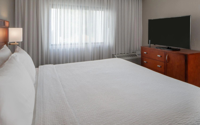 Courtyard by Marriott Nashville Airport