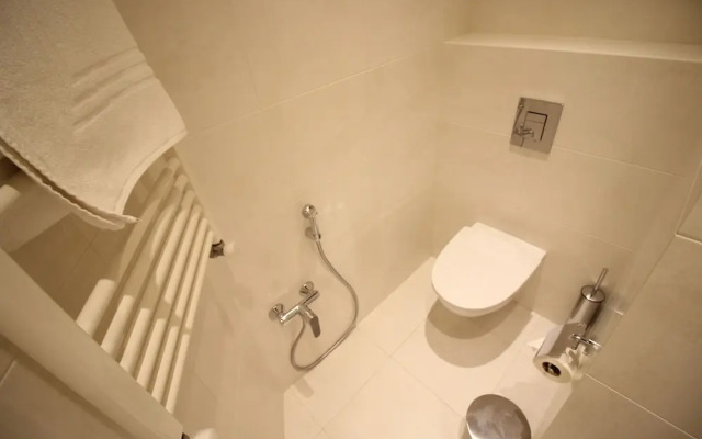 Maxela Rooms & Suites