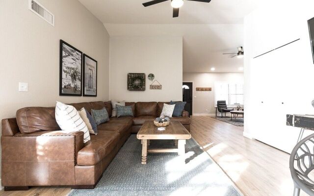 Gilbert Harwell 4 Bedroom Home by RedAwning