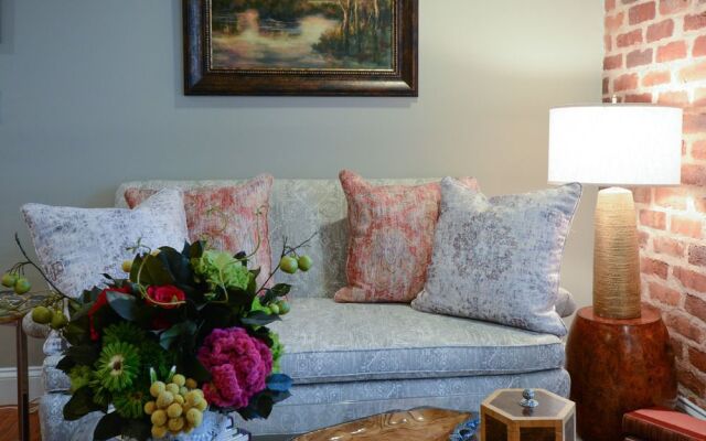 Gentry Hotel by RedAwning