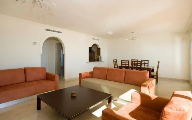 Immaculate 3-bed Penthouse- Stunning Views
