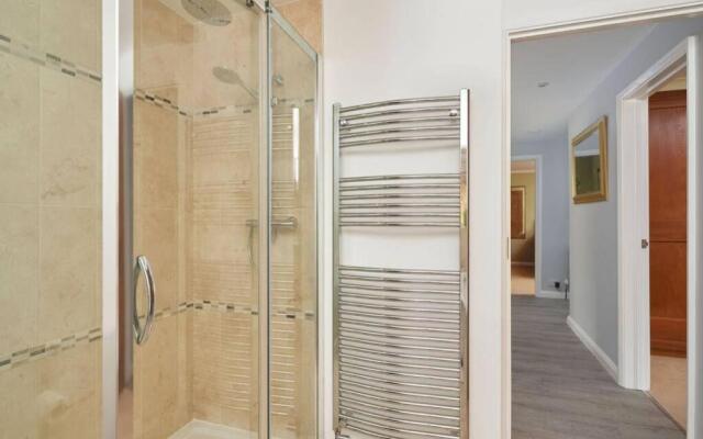 Spacious countryside 4 bedroom bungalow