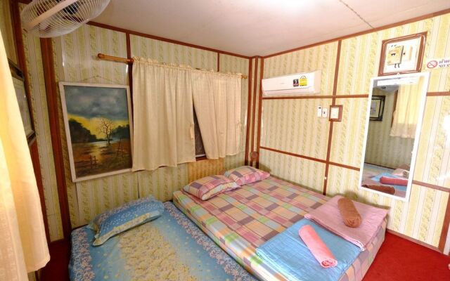 Baanpakrimklong Sukhamon Homestay & Resort