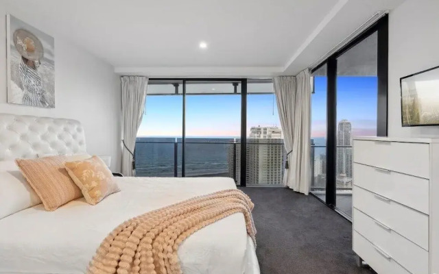 Circle on Cavill - Private Apartments