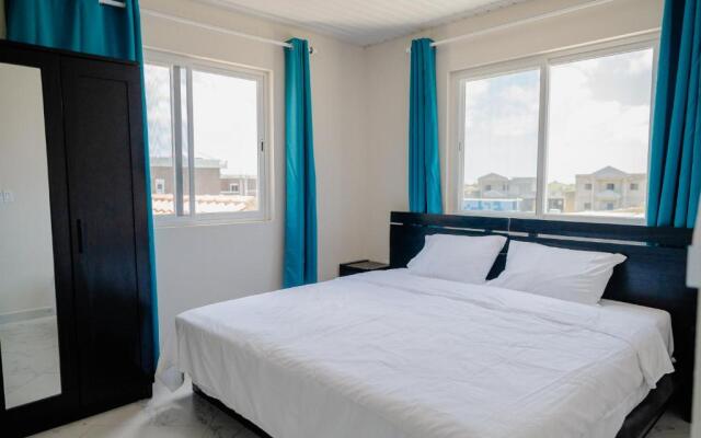 Huge 4-bedroom Apartment 2 km From Eagle Beach