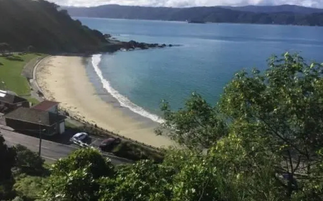 Karaka Bays