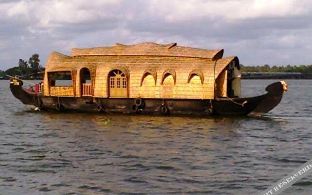 Kananavasan Houseboat