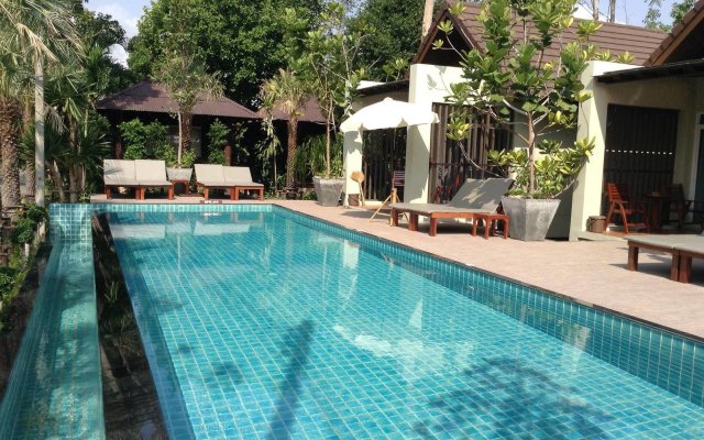 Baan Klang Aow Beach Resort