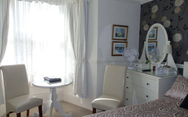 Maison Dieu Guest House
