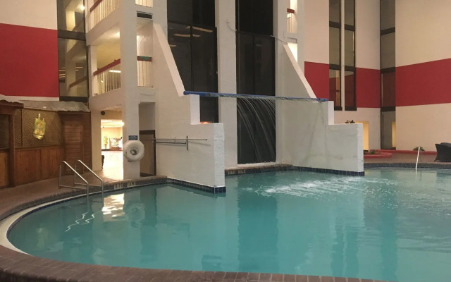 Parkside Hotel & Suites