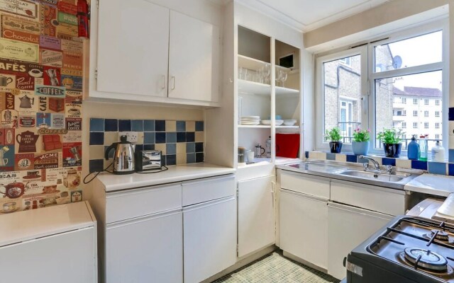 West London 3 bed Home Next to the River!
