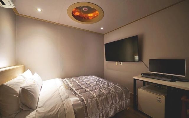 Tongyeong Omad Hotel