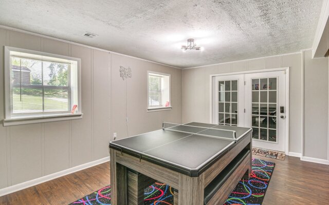 Family-friendly Tuskegee Home: 3 Mi to University!