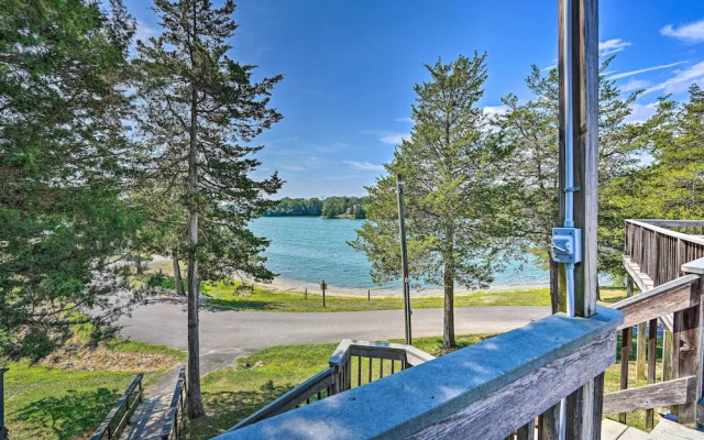 Stunning Lake & Mtn Views: Cozy Catskills Cabin!