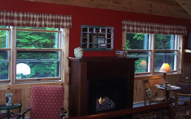 Kiwassa Lake Bed & Breakfast