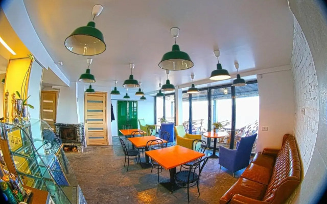 Vivaldi Lake House