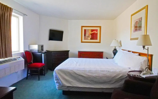 The Junction Hotel and Hostel