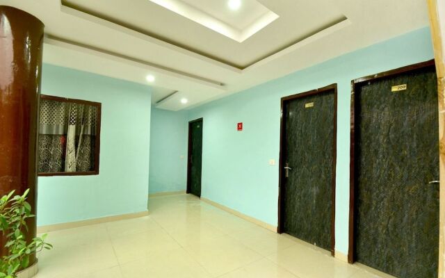 OYO 8622 Hotel Grand Inn