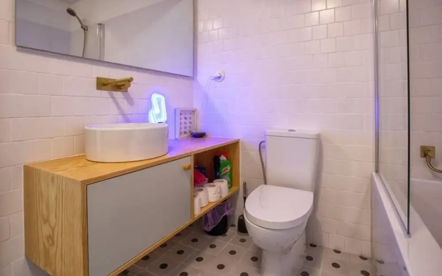 Alegr0 · 60s Chic Central Apartment w/ Garden