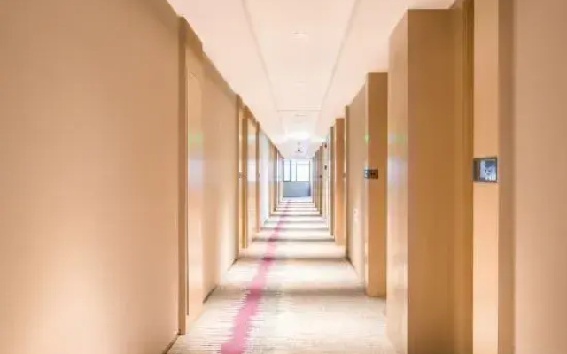 Lavande Hotel (Beijing Nanyuan Heyi Subway Station)
