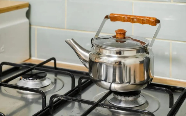 One bedroom central Slough with parking