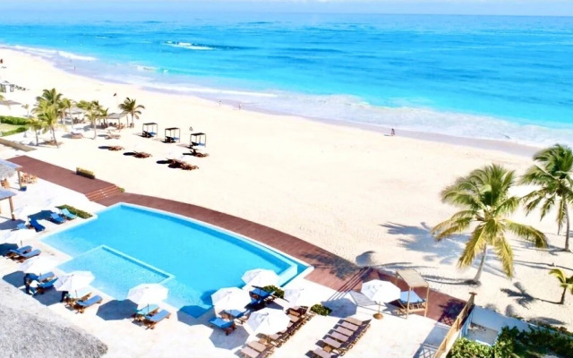 Luxury Apartment With Pool And Golf View