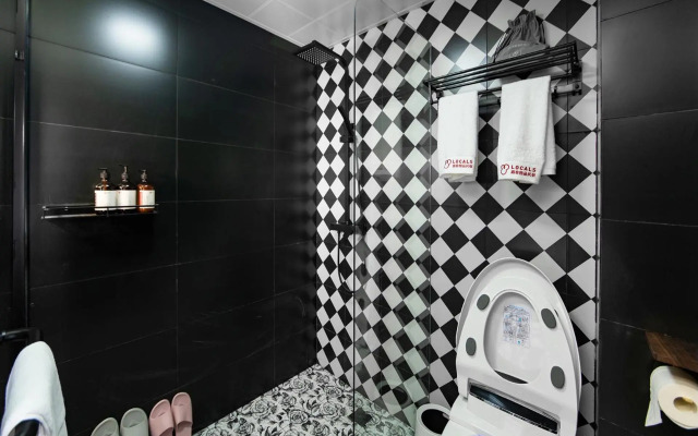 Locals Apartment House 40