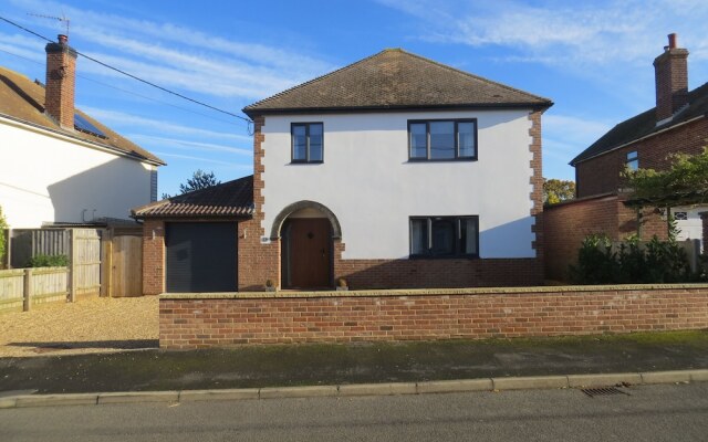 Seaside Retreat Superb Quality Family House