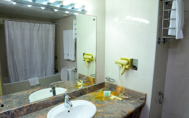 Golden Royale Hotel